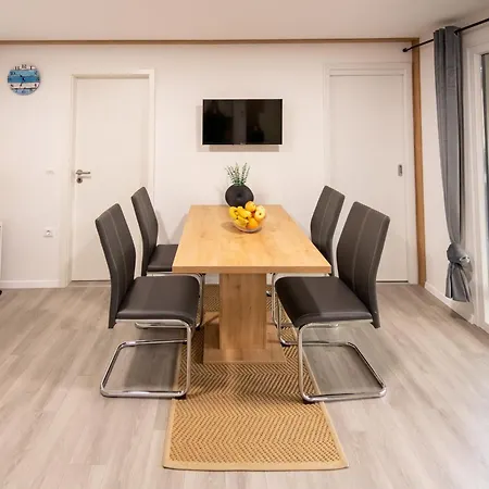 Кемпинг Mobilna Kucica Emma - Grebastica, Kamp Vala Гребастика