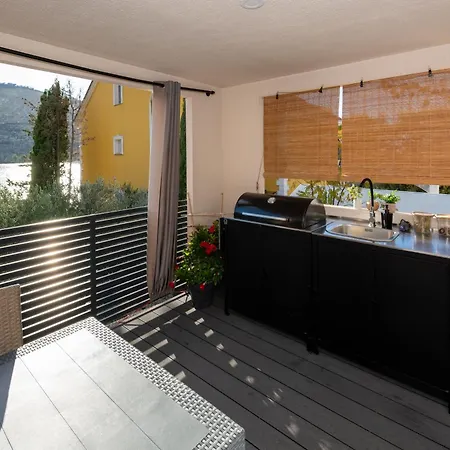 Mobilna Kucica Emma - Grebastica, Kamp Vala Кемпинг *