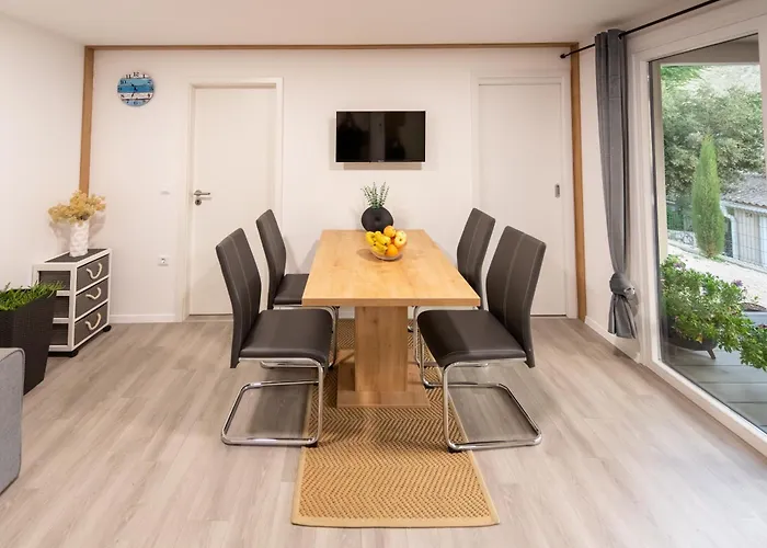 Кемпинг Mobilna Kucica Emma - Grebastica, Kamp Vala Гребастика