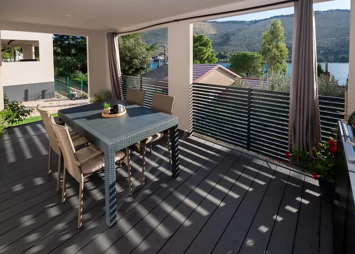 Кемпинг Mobilna Kucica Emma - Grebastica, Kamp Vala *